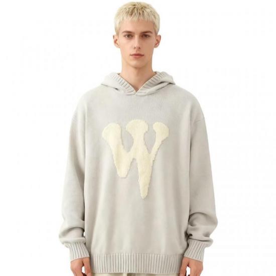 ​​Men's knit sweater featuring W letter​​